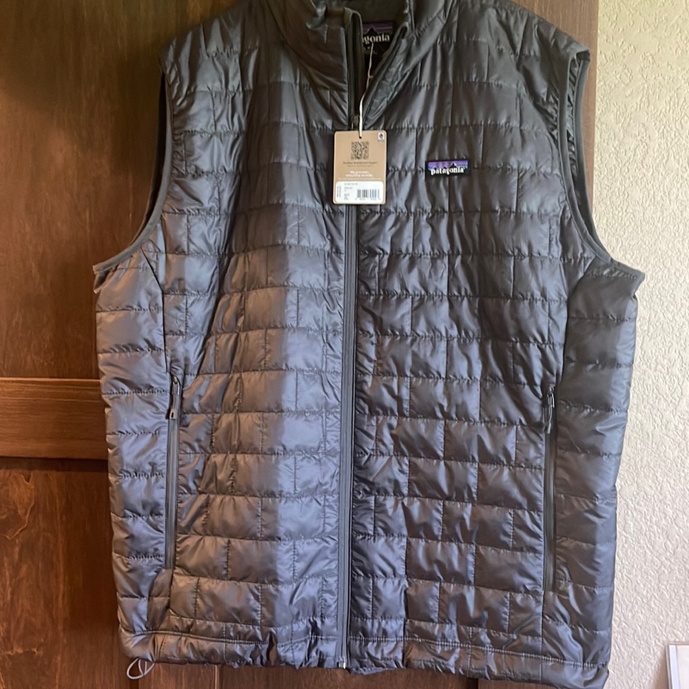 NWT mens Patagonia vest